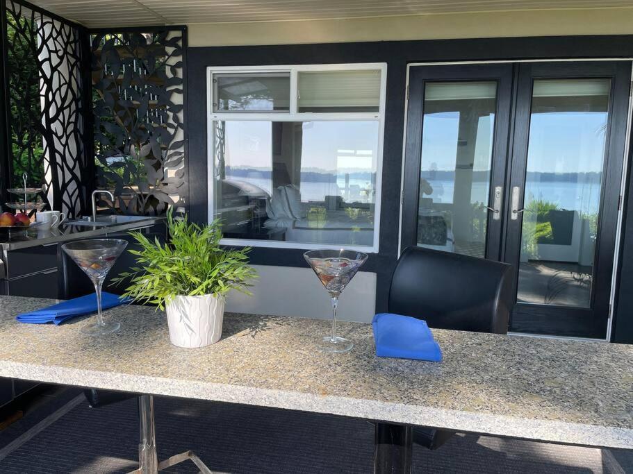 Saanichton Waterfront 2Br Suite With Superb Views Luaran gambar